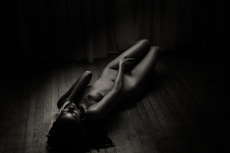 Toronto boudoir nude photography women sensual erotic clothesfree
